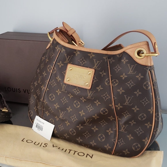 Louis Vuitton Handbags - 🎉Host Pick🎉 Louis Vuitton Galliera PM Bag